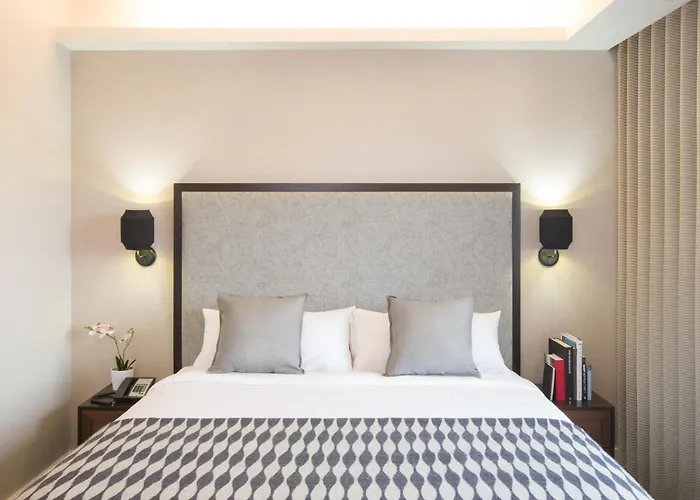 Leon Hotel Les New York